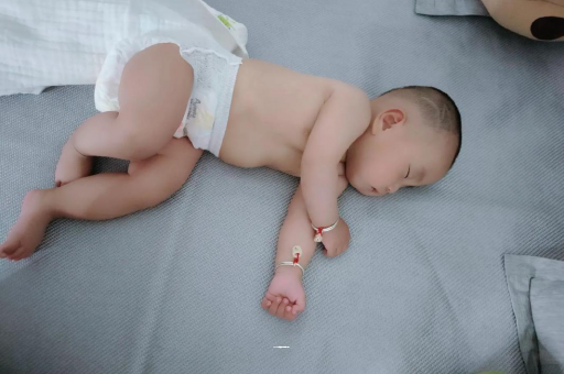 海拉尔宝宝积食发烧怎么处理